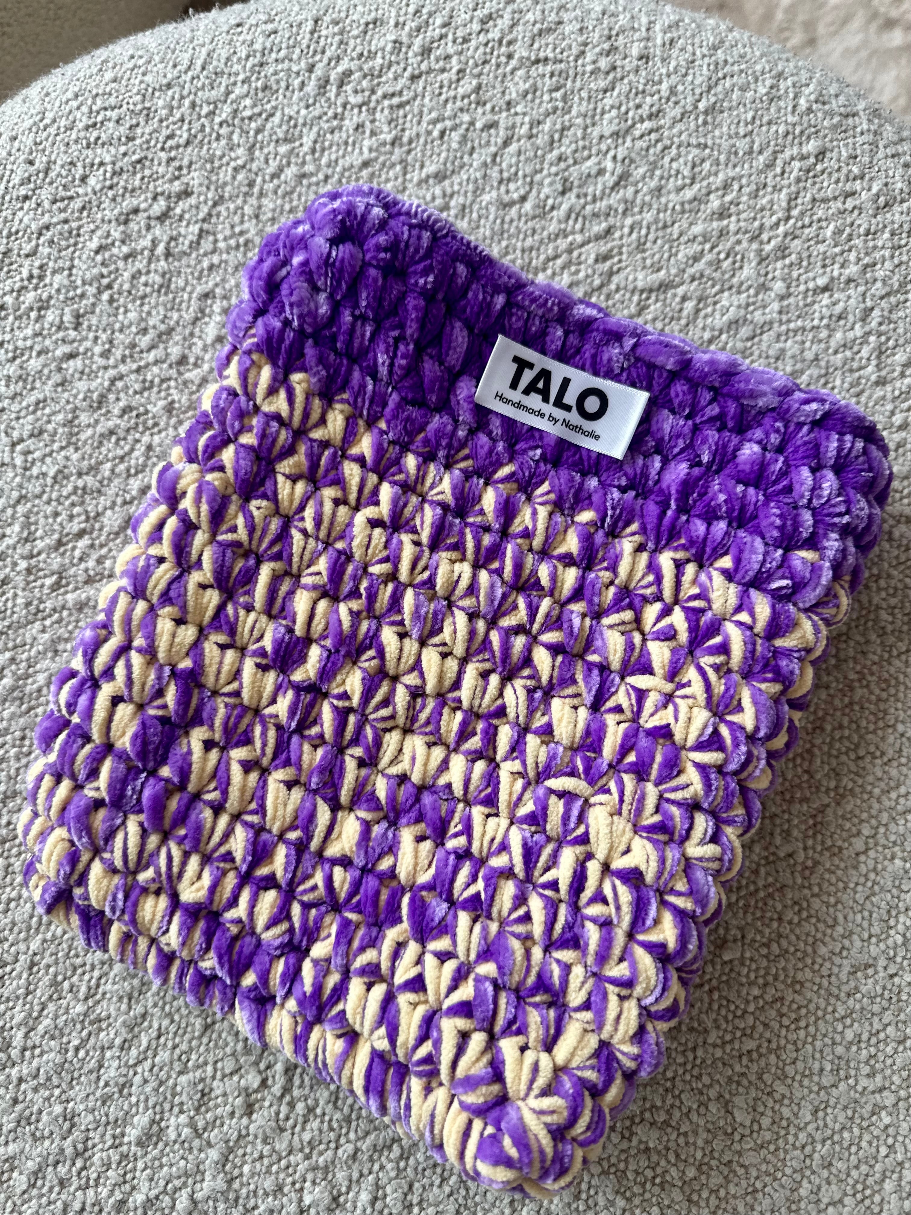 Comfy bookcase purple